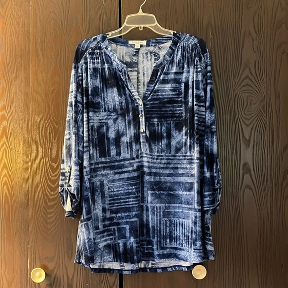 Studio Works 3/4 sleeved navy blue top with silver colored buttons. Size 3X - Picture 1 of 8